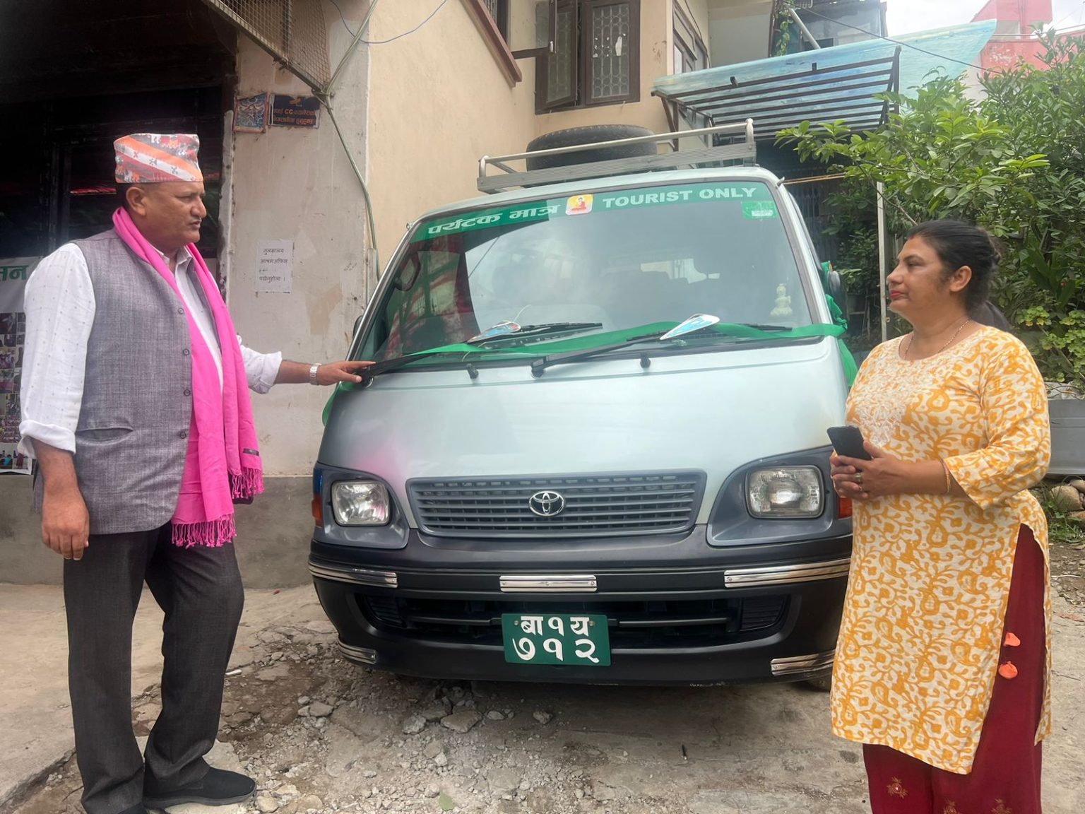 अनाथ आश्रमका बालबालिकालाई स्कुल भ्यान सहयाेग